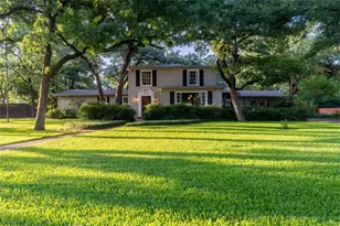 4221 Kenwood Ct, Fort Worth, TX 76103 - Photo 1