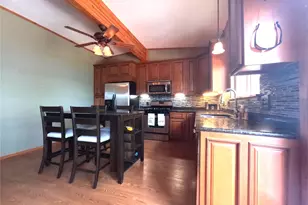 130 Marina View Ct, Weatherford, TX 76087 - Photo 9