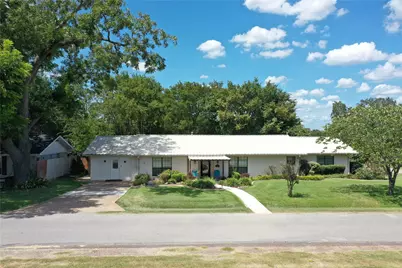 403 N Hall Street, Fairfield, TX 75840 - Photo 1