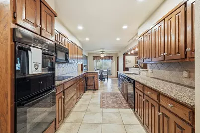 6007 Forestcreek Court, Arlington, TX 76016 - Photo 11