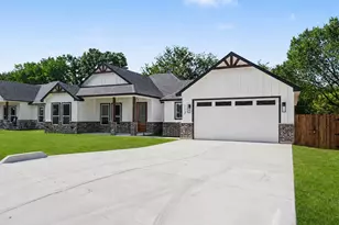 113 Dennis Dr, Azle, TX 76020 - Photo 3