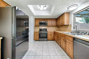 2511 Via Avenida, Carrollton, TX 75006 - Photo 9