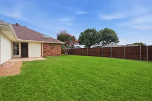 2001 Espinosa Dr, Carrollton, TX 75010 - Photo 23