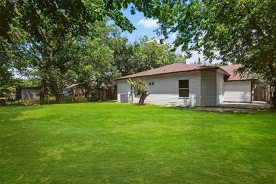 305 Hensley Drive, Grand Prairie, TX 75050 - Photo 23