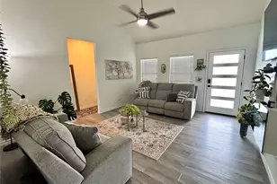 703 Perry Ave, Waxahachie, TX 75165 - Photo 3
