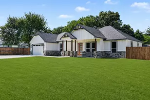 115 Dennis Dr, Azle, TX 76020 - Photo 3