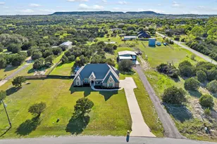 701 Milton Ct, Granbury, TX 76048 - Photo 3