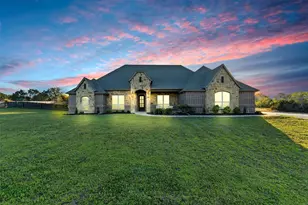 701 Milton Ct, Granbury, TX 76048 - Photo 1