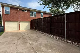 2210 Crystal Creek Ln, Garland, TX 75040 - Photo 3