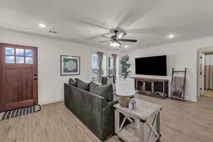1025 Hereford Dr, Springtown, TX 76082 - Photo 5