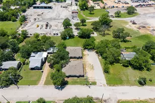 810 Central Ave, Bowie, TX 76230 - Photo 5