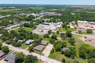810 Central Ave, Bowie, TX 76230 - Photo 7