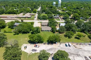 810 Central Ave, Bowie, TX 76230 - Photo 3