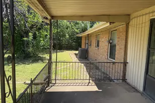 2155 Fairway Dr, Fort Worth, TX 76119 - Photo 19