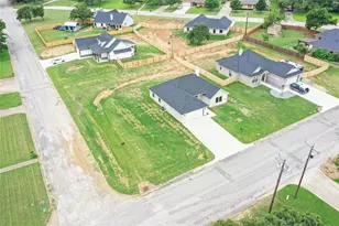 1607 W College, Jacksboro, TX 76458 - Photo 3