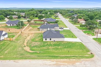 1607 W College, Jacksboro, TX 76458 - Photo 5