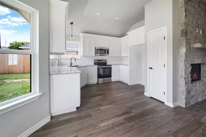1607 W College, Jacksboro, TX 76458 - Photo 11