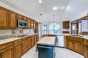7921 Kendra Ln, North Richland Hills, TX 76182 - Photo 5