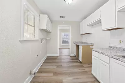 1933 Greenfield Avenue, Fort Worth, TX 76102 - Photo 3