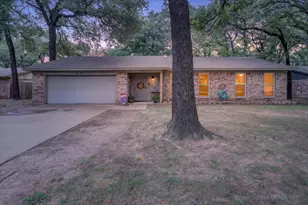 728 Lake Crest Pkwy, Azle, TX 76020 - Photo 1