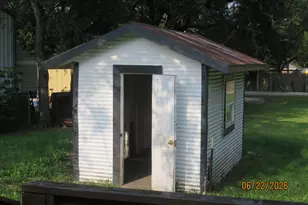 705 S Patterson St, Campbell, TX 75422 - Photo 15