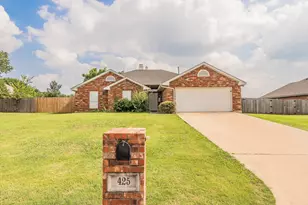 425 Madison Pl, Ponder, TX 76259 - Photo 3