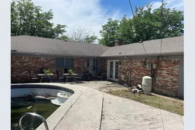236 Hallbrook Drive, Fort Worth, TX 76134 - Photo 15