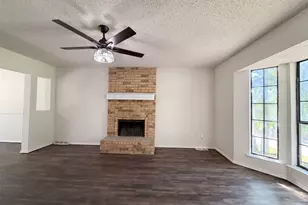3805 Brookfield Dr, Arlington, TX 76001 - Photo 9