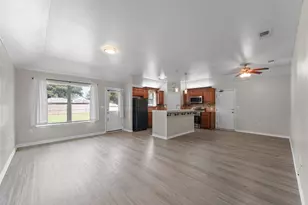 305 Ashwood St, Azle, TX 76020 - Photo 9