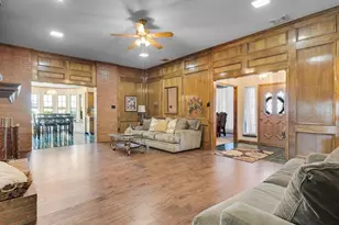3630 Ridgewood Dr, Grand Prairie, TX 75052 - Photo 3