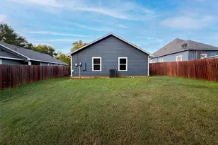 709 W Hull St, Denison, TX 75020 - Photo 5