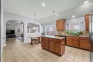 8586 Robertson Dr, Frisco, TX 75036 - Photo 5