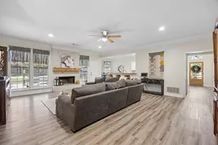 729 Herman Dr, Hurst, TX 76054 - Photo 9