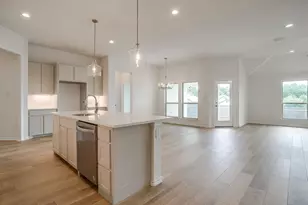 6913 Trail Rock Dr, Benbrook, TX 76126 - Photo 9