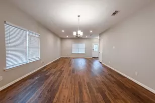 619 E Arlington Ave, Fort Worth, TX 76104 - Photo 7