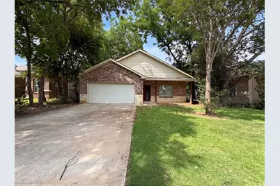 619 E Arlington Avenue, Fort Worth, TX 76104 - Photo 1