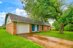 350 Town E Dr, Reno, TX 75462 - Photo 1