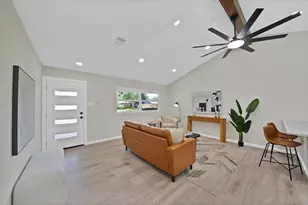 807 Hillcrest Dr, Arlington, TX 76010 - Photo 3
