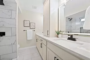 807 Hillcrest Dr, Arlington, TX 76010 - Photo 15