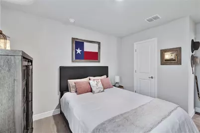 321 Valentine Court, Burleson, TX 76028 - Photo 15