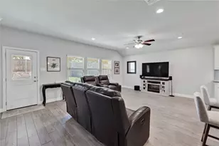 321 Valentine Ct, Burleson, TX 76028 - Photo 21