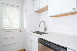 3323 W Clarendon Dr, Dallas, TX 75211 - Photo 9