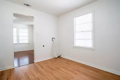 3323 W Clarendon Drive, Dallas, TX 75211 - Photo 11