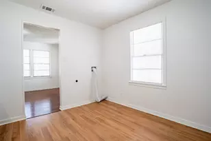 3323 W Clarendon Dr, Dallas, TX 75211 - Photo 11