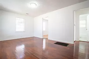 3323 W Clarendon Dr, Dallas, TX 75211 - Photo 5