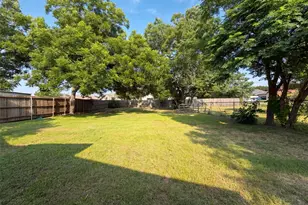 2008 Danner St, Fort Worth, TX 76105 - Photo 17