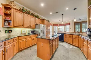 757 Village Green Dr, DeSoto, TX 75115 - Photo 9