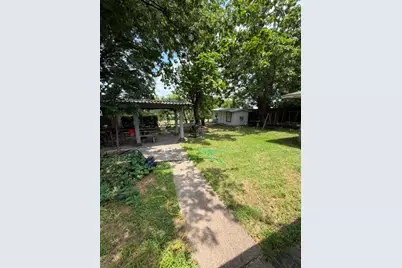 430 W Phillips Court, Grand Prairie, TX 75051 - Photo 9