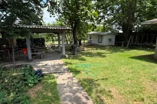 430 W Phillips Ct, Grand Prairie, TX 75051 - Photo 9