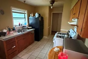 430 W Phillips Ct, Grand Prairie, TX 75051 - Photo 3